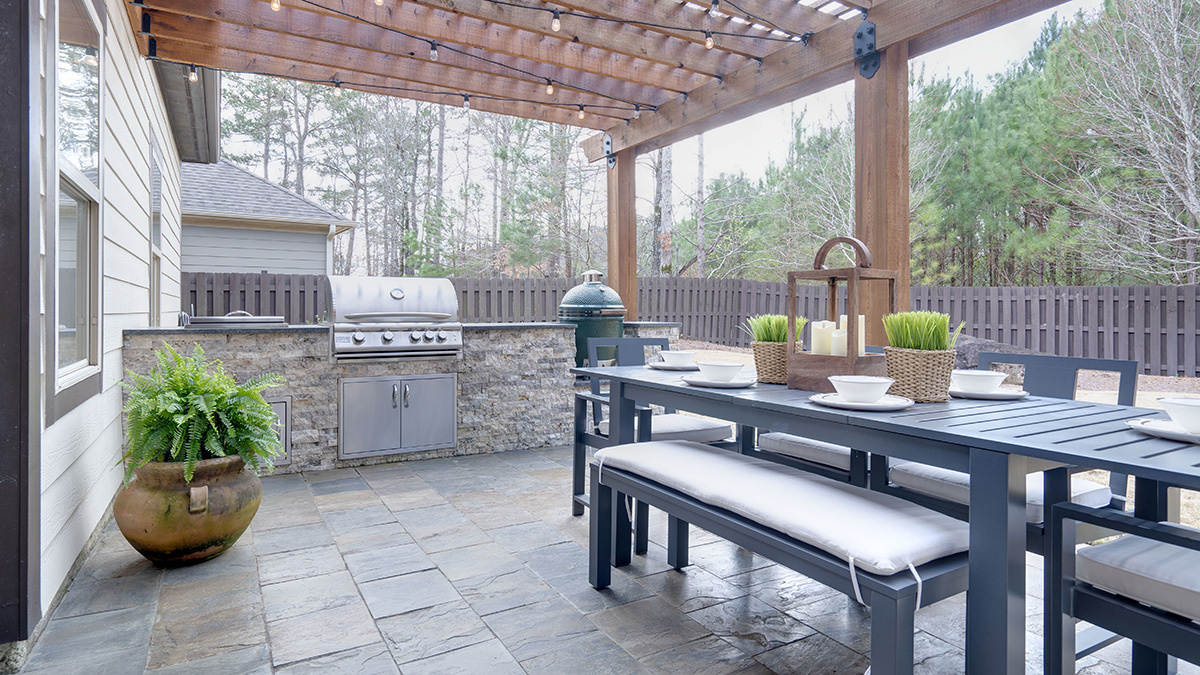 Featured image for “Choosing the Ideal Location for Your Outdoor Kitchen: Expert Tips”